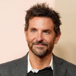Bradley Cooper, Aktor Tampan yang Diisukan Lekas Tunangan dengan Gigi Hadid 3 Bradley Cooper